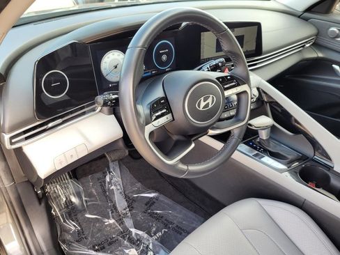 Used 2024 Hyundai Elantra Limited image 11