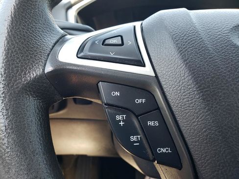 Used 2015 Ford Fusion SE FWD image 18