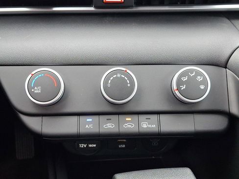 Certified 2025 Hyundai Elantra SE image 15