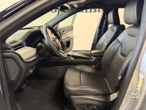 Used 2025 Jeep Compass Limited AWD/4WD image 11