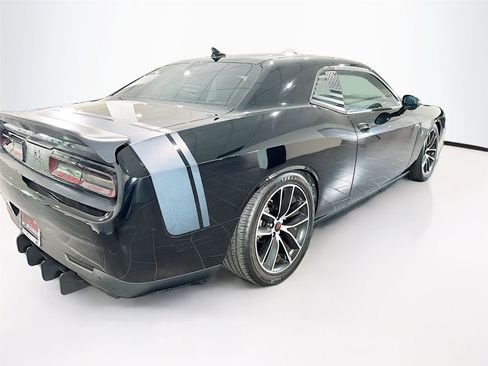 Used 2016 Dodge Challenger R/T Scat Pack RWD image 4