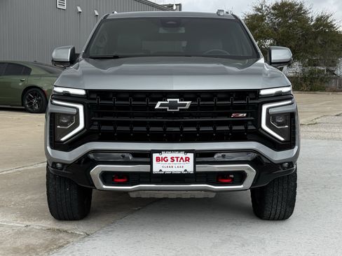 Used 2025 Chevrolet Suburban Z71 image 3