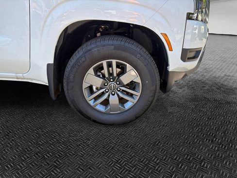 Used 2025 Nissan Frontier SV RWD image 11