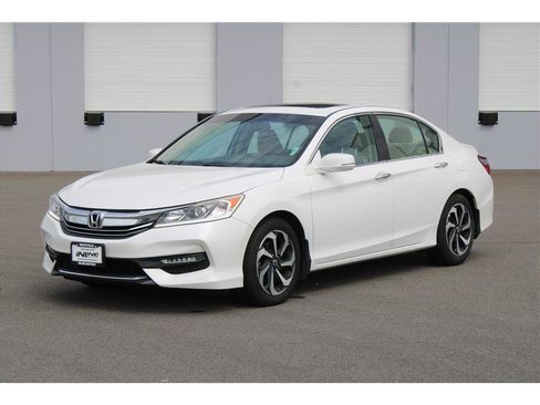 Used 2017 Honda Accord EX-L image 32
