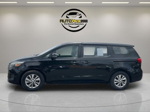 Used 2018 Kia Sedona L FWD image 4