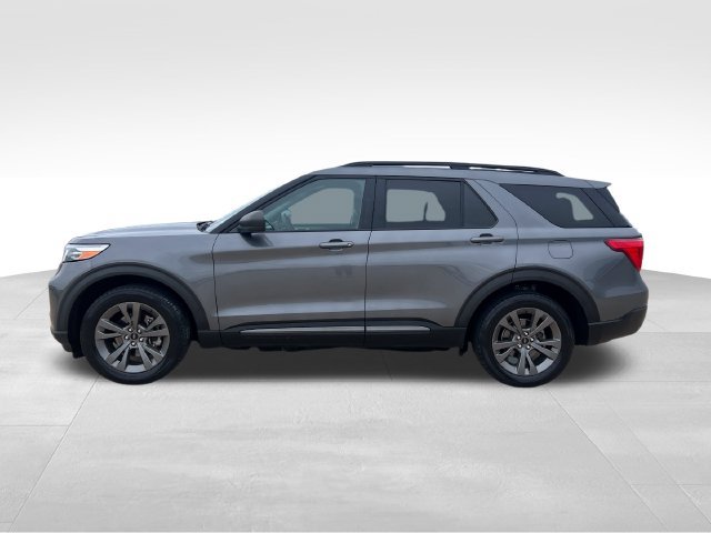 Used 2021 Ford Explorer XLT w/ Equipment Group 202A AWD/4WD image 3