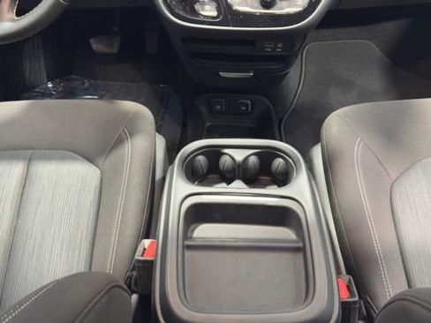 Used 2020 Chrysler Pacifica Touring w/ S Appearance Package FWD image 20
