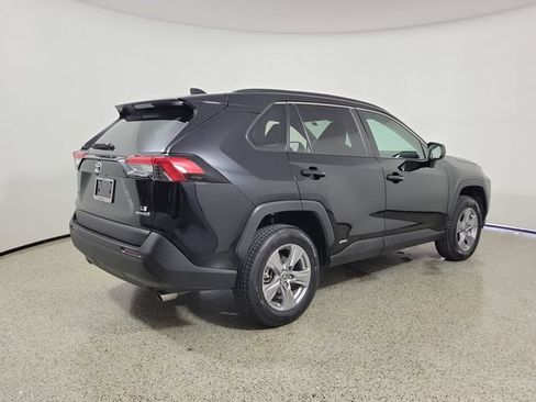 Used 2022 Toyota RAV4 LE AWD/4WD image 5