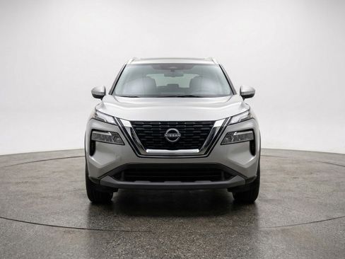 Used 2025 Nissan Rogue SV FWD image 2