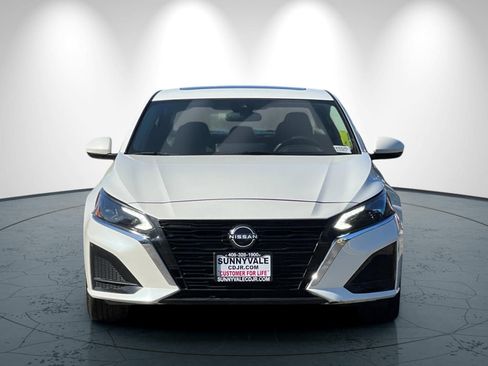 Used 2023 Nissan Altima 2.5 SV w/ SV Premium Package image 9