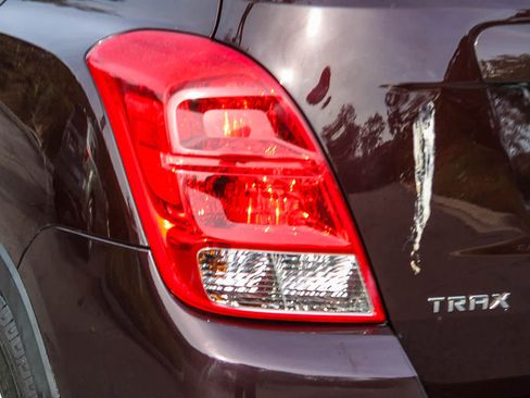 Used 2020 Chevrolet Trax LS FWD image 7