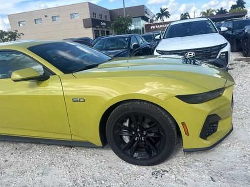 Used 2025 Ford Mustang GT RWD image 4