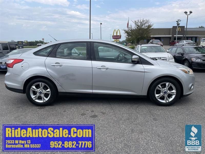 Used 2013 Ford Focus SE w/ SE Winter Pkg FWD image 4