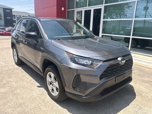 Used 2021 Toyota RAV4 LE AWD/4WD image 9