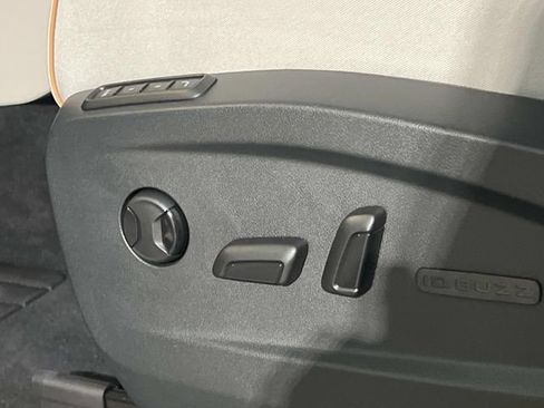 New 2025 Volkswagen ID. Buzz Pro S Plus RWD image 13