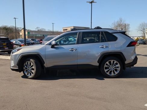 Used 2021 Toyota RAV4 XLE Premium image 8