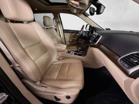 Used 2018 Jeep Grand Cherokee Limited AWD/4WD image 31