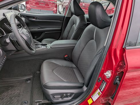 Used 2023 Toyota Camry XSE image 7