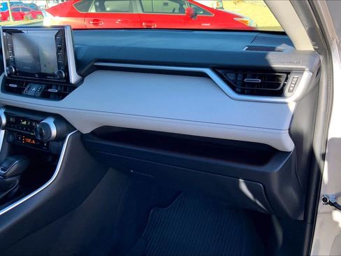 Used 2021 Toyota RAV4 Limited image 15