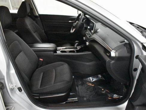 Used 2024 Nissan Altima 2.5 SV image 13