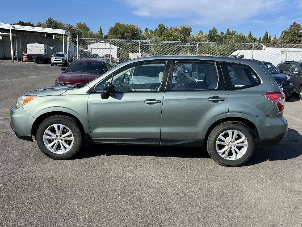 Used 2015 Subaru Forester 2.5i AWD/4WD image 2