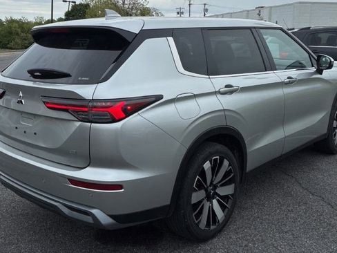 Used 2025 Mitsubishi Outlander SE AWD/4WD image 5