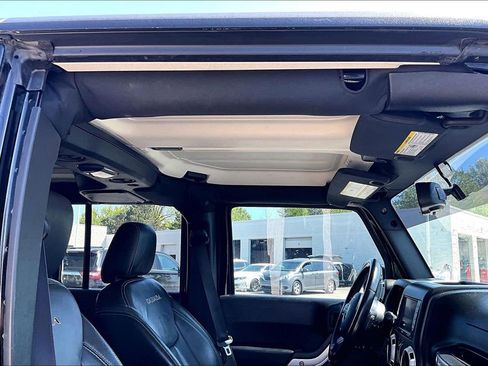 Used 2016 Jeep Wrangler Unlimited Sahara w/ Connectivity Group AWD/4WD image 23
