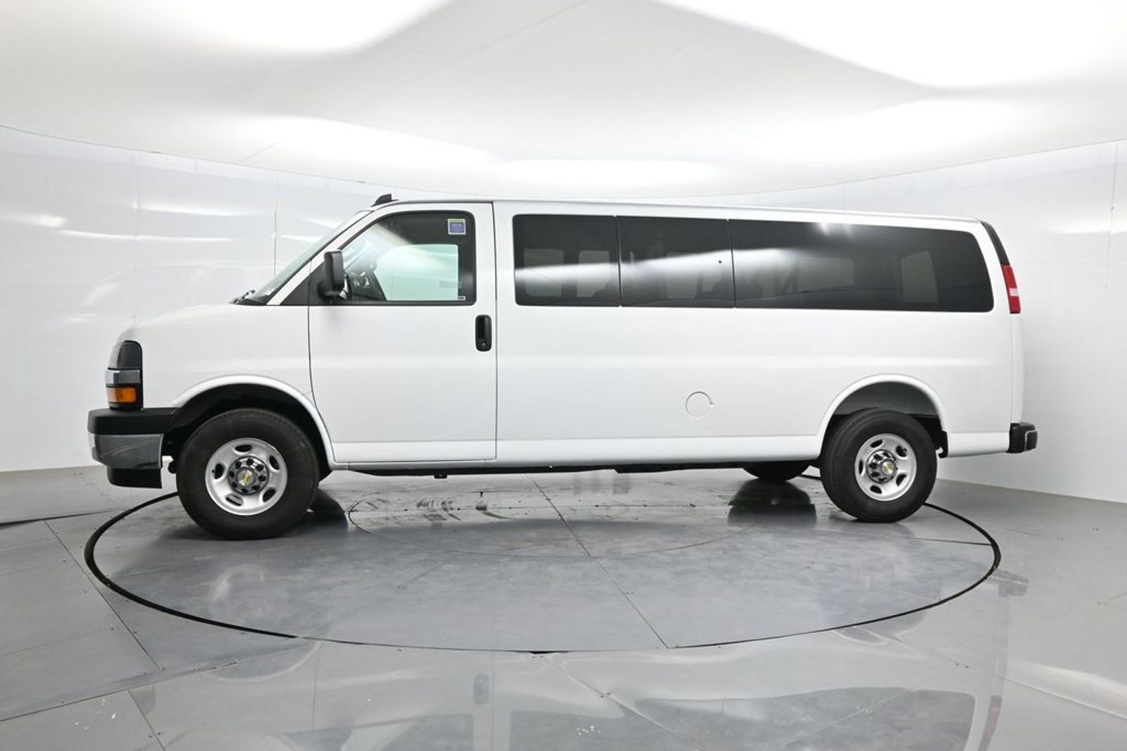 Used 2025 Chevrolet Express 3500 LT w/ LT Preferred Equipment Group RWD image 36