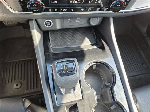 Used 2023 Nissan Rogue SV w/ SV Premium Package AWD/4WD image 12