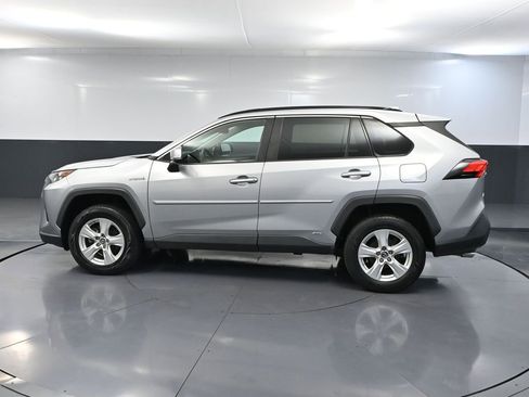 Used 2019 Toyota RAV4 LE w/ Carpet Mat Package AWD/4WD image 10