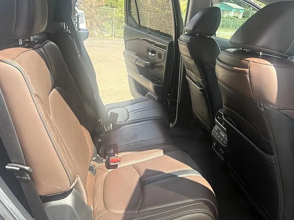 Used 2025 Honda Pilot Elite image 28
