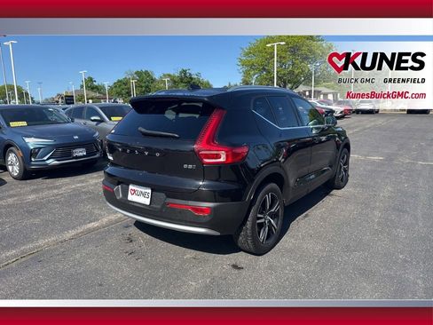 Used 2025 Volvo XC40 B5 Core AWD/4WD image 6