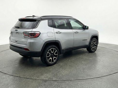 Used 2025 Jeep Compass Trailhawk AWD/4WD image 9