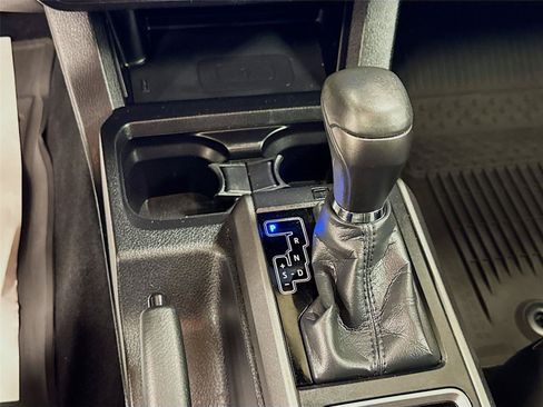 Used 2021 Toyota Tacoma TRD Off-Road w/ TRD Premium Off Road Package AWD/4WD image 17