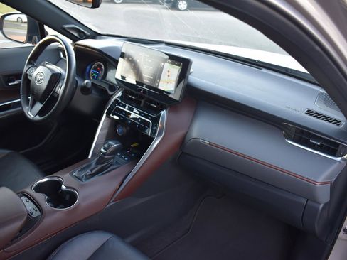 Used 2021 Toyota Venza Limited image 55