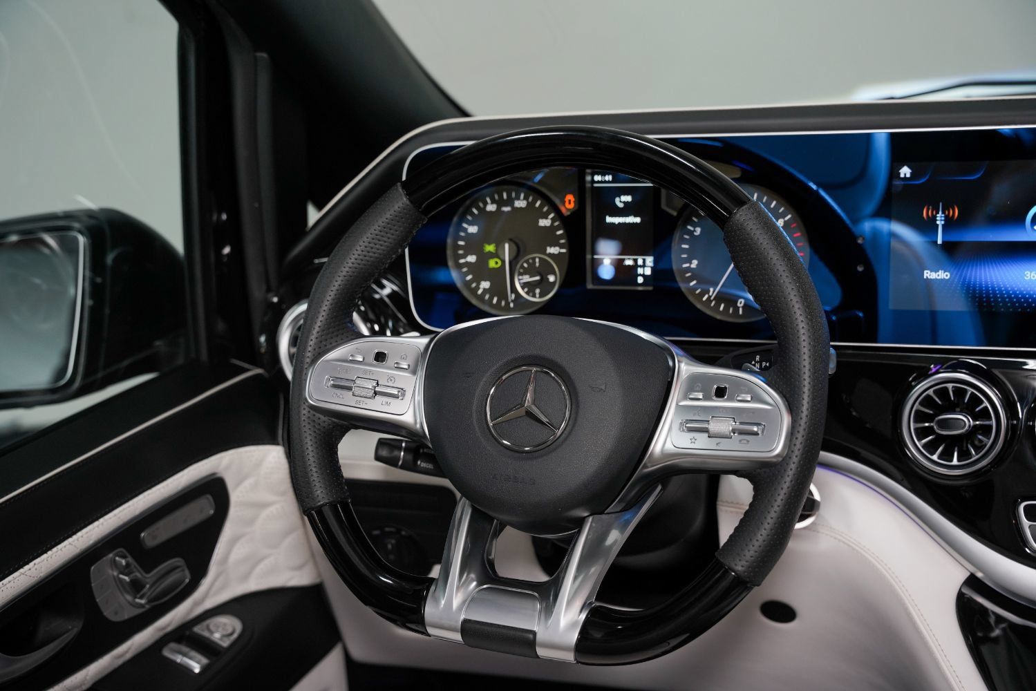 Used 2021 Mercedes-Benz Metris Passenger image 46