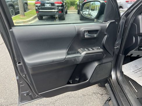Used 2020 Toyota Tacoma TRD Sport AWD/4WD image 14