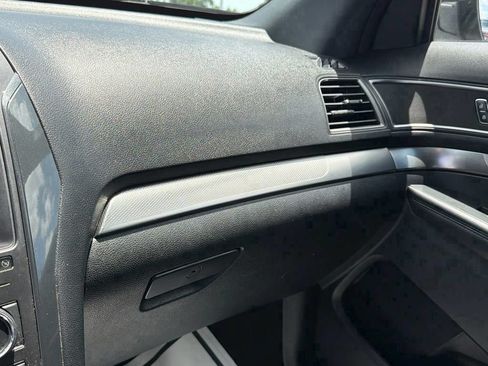 Used 2019 Ford Explorer XLT w/ Equipment Group 202A FWD image 33