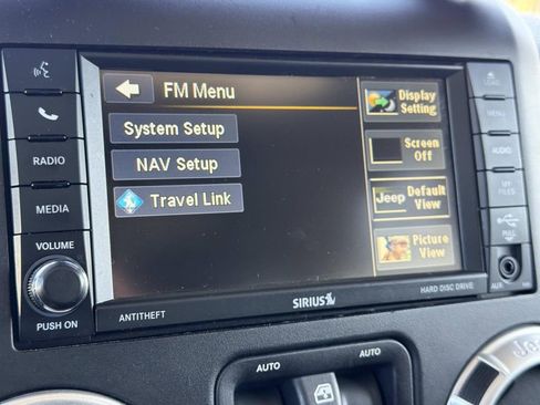 Used 2015 Jeep Wrangler Unlimited Rubicon w/ Connectivity Group image 25