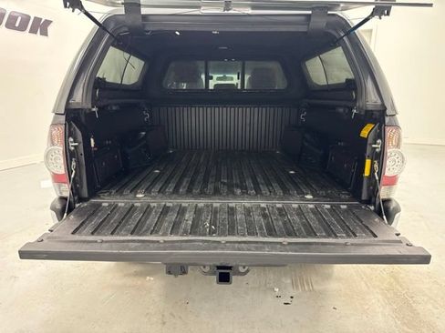 Used 2015 Toyota Tacoma 4x4 Double Cab w/ SR5 Package image 25