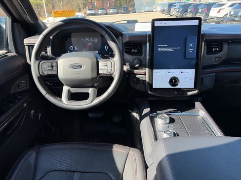 Used 2023 Ford Expedition Limited image 11