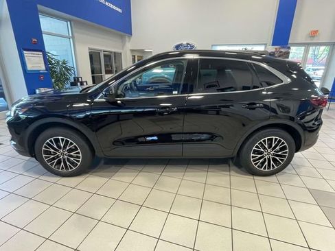 New 2025 Ford Escape SE w/ PHEV Premium Package FWD image 29