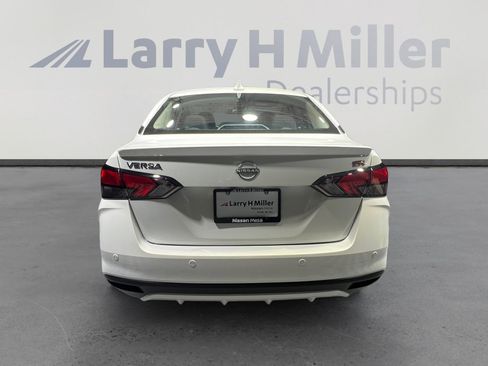 New 2025 Nissan Versa SR w/ Trunk Package image 4