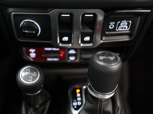 Used 2025 Jeep Wrangler Rubicon image 29