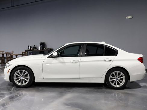 Used 2017 BMW 320i xDrive Sedan AWD/4WD image 4