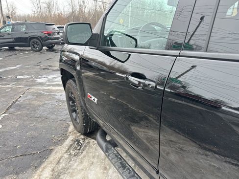 Used 2018 Chevrolet Silverado 1500 LT w/ Midnight Edition image 11