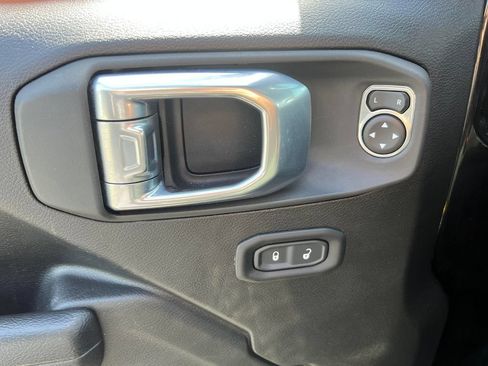 Used 2022 Jeep Gladiator Sport AWD/4WD image 10