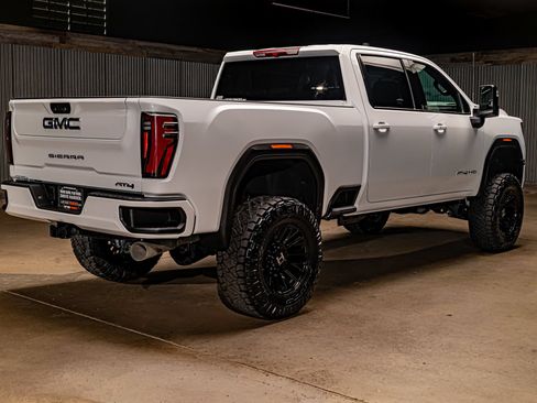Used 2025 GMC Sierra 2500 AT4 AWD/4WD image 10