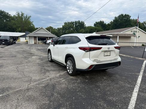 Used 2020 Toyota Highlander Limited AWD/4WD image 3