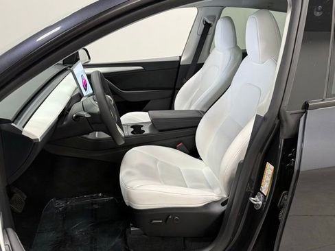 Used 2024 Tesla Model Y Long Range image 14